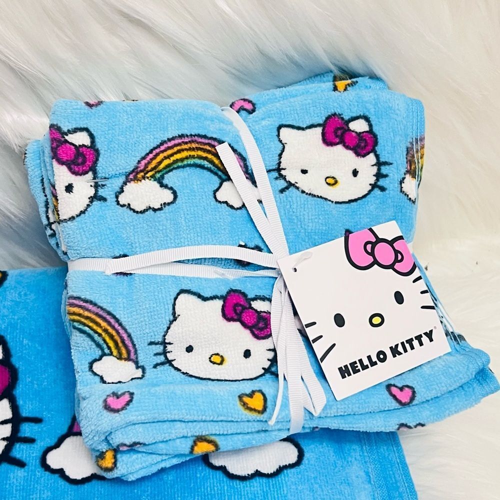Hello Kitty Towel Set - Picture 2 of 3